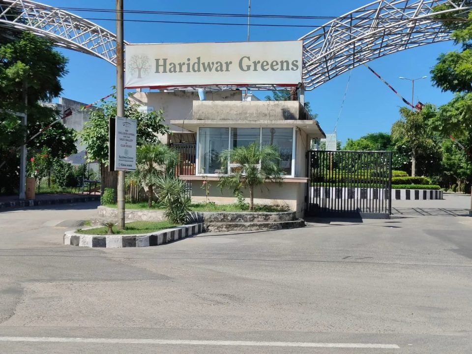 Haridwar Greens — Internal road and towers